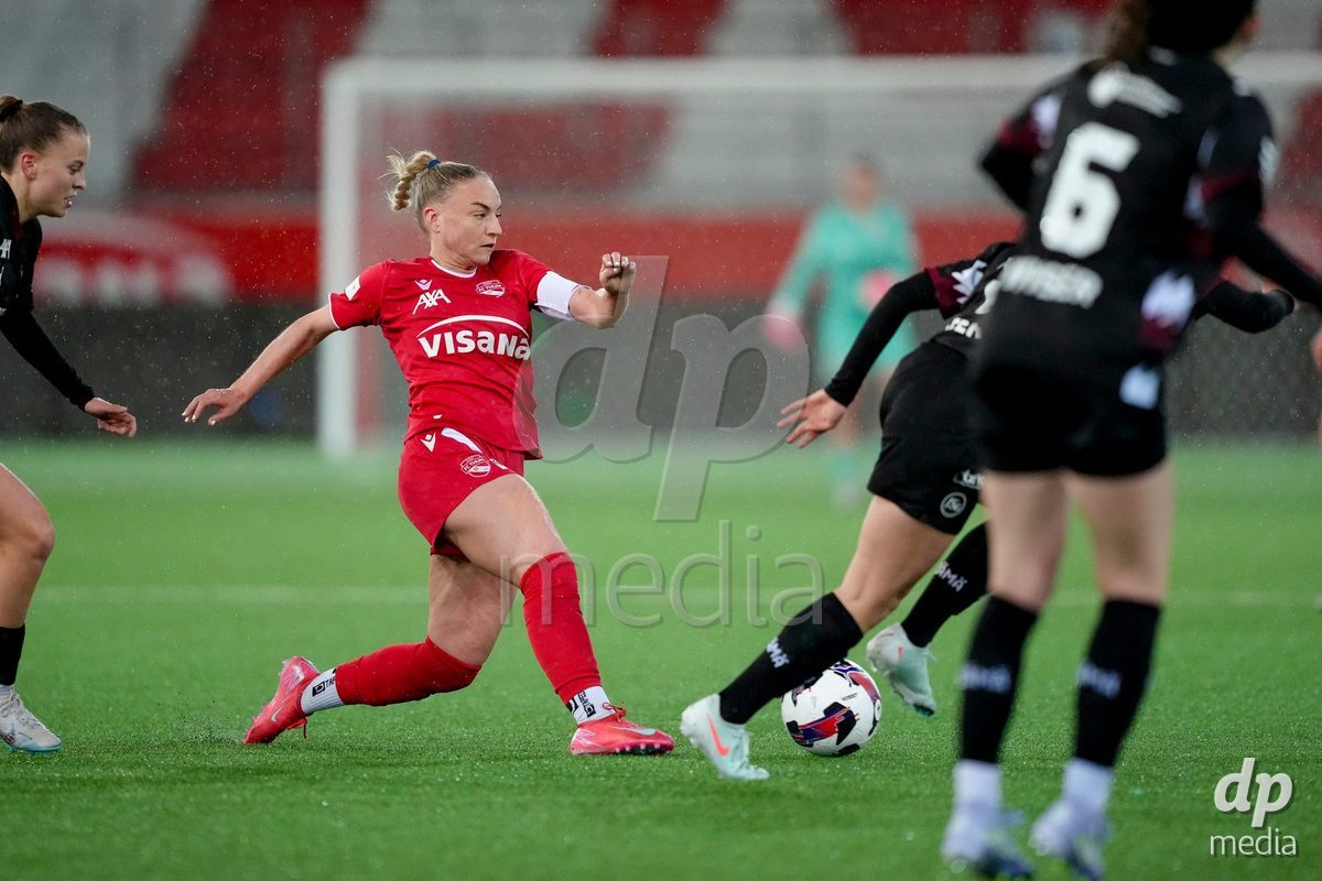 Schweiz: AXA Womens Super League 2025/26, FC Thun vs FC St.Gallen 1879 - Stockhorn Arena, Thun: Shenia Schmid (61 Thun) in Aktion