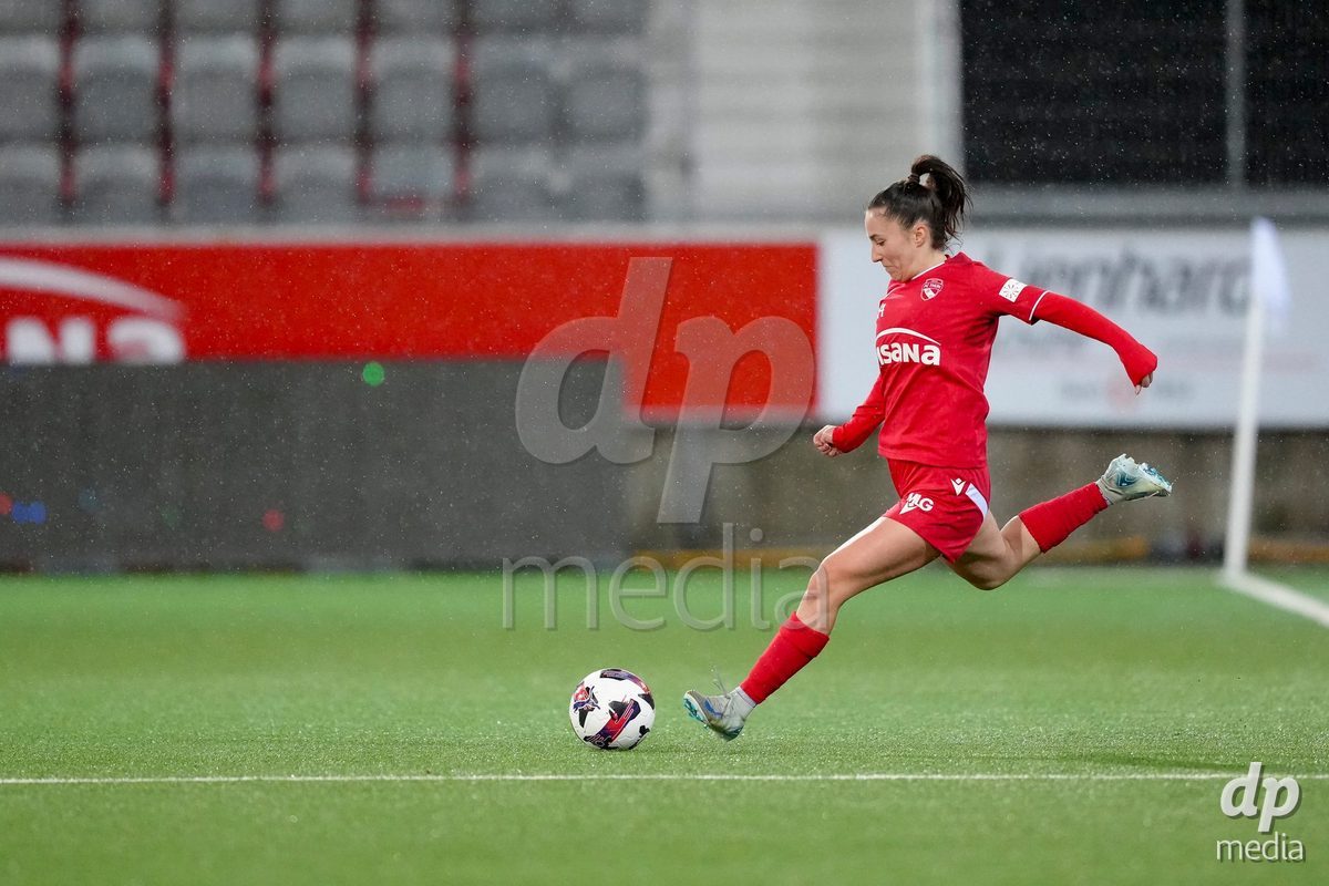 Schweiz: AXA Womens Super League 2025/26, FC Thun vs FC St.Gallen 1879 - Stockhorn Arena, Thun: Alisha Heiniger (6 Thun) in Aktion