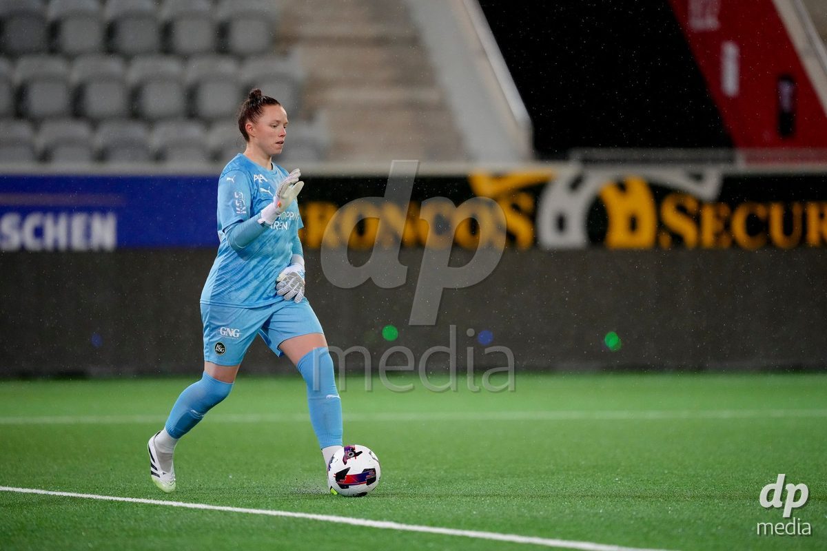 Schweiz: AXA Womens Super League 2025/26, FC Thun vs FC St.Gallen 1879 - Stockhorn Arena, Thun: Torhüterin Sandra Klug (25 FC St.Gallen) in Aktion