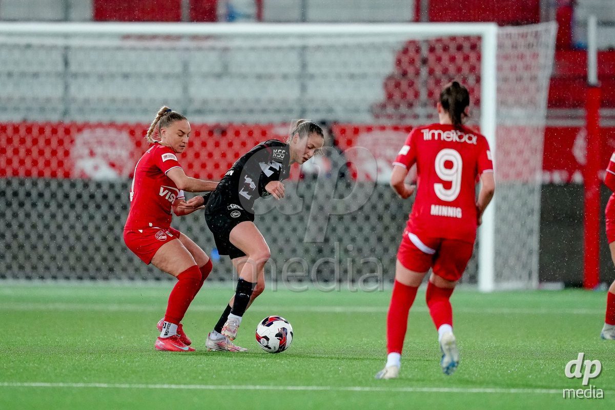 Schweiz: AXA Womens Super League 2025/26, FC Thun vs FC St.Gallen 1879 - Stockhorn Arena, Thun: