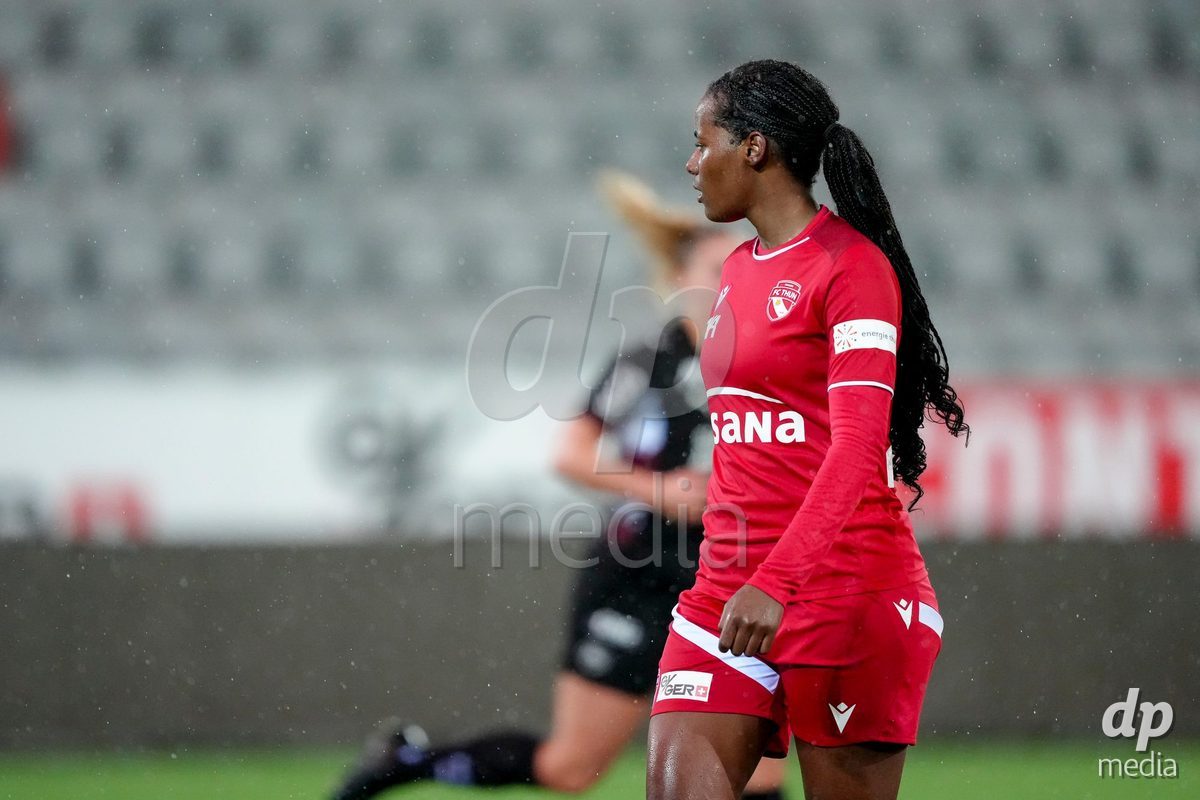 Schweiz: AXA Womens Super League 2025/26, FC Thun vs FC St.Gallen 1879 - Stockhorn Arena, Thun: Vanessa Wenger (20 Thun)