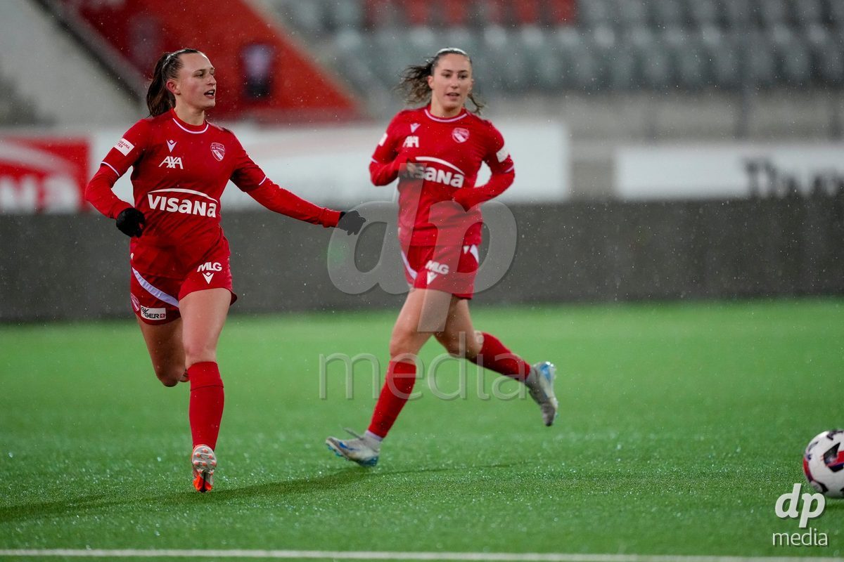 Schweiz: AXA Womens Super League 2025/26, FC Thun vs FC St.Gallen 1879 - Stockhorn Arena, Thun: