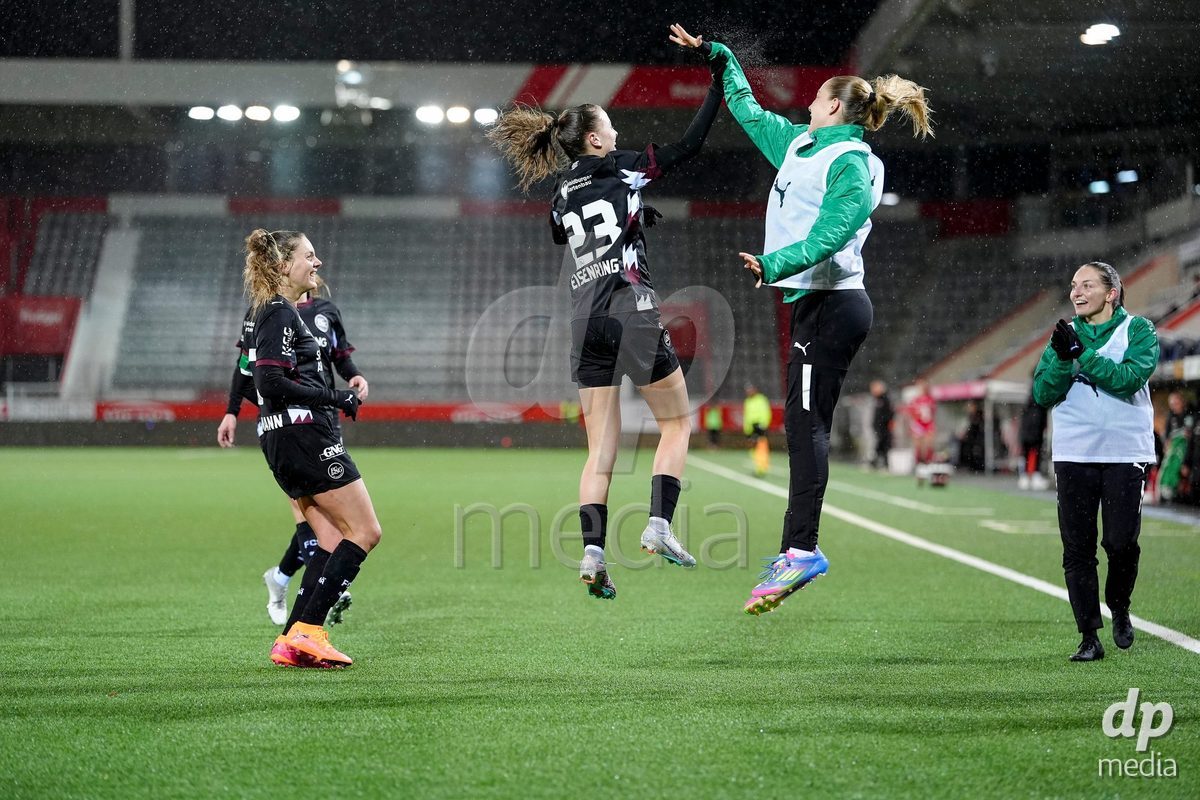 Schweiz: AXA Womens Super League 2025/26, FC Thun vs FC St.Gallen 1879 - Stockhorn Arena, Thun: Lea Eisenring (23 FC St.Gallen) jubelt nach ihrem Tor