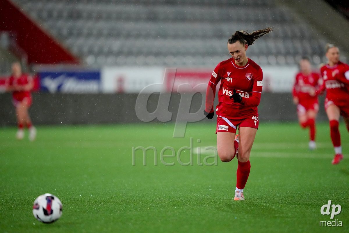Schweiz: AXA Womens Super League 2025/26, FC Thun vs FC St.Gallen 1879 - Stockhorn Arena, Thun: