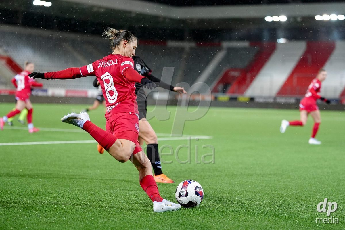 Schweiz: AXA Womens Super League 2025/26, FC Thun vs FC St.Gallen 1879 - Stockhorn Arena, Thun: Simona Rumyanova Stefanova (8 Thun) in Aktion