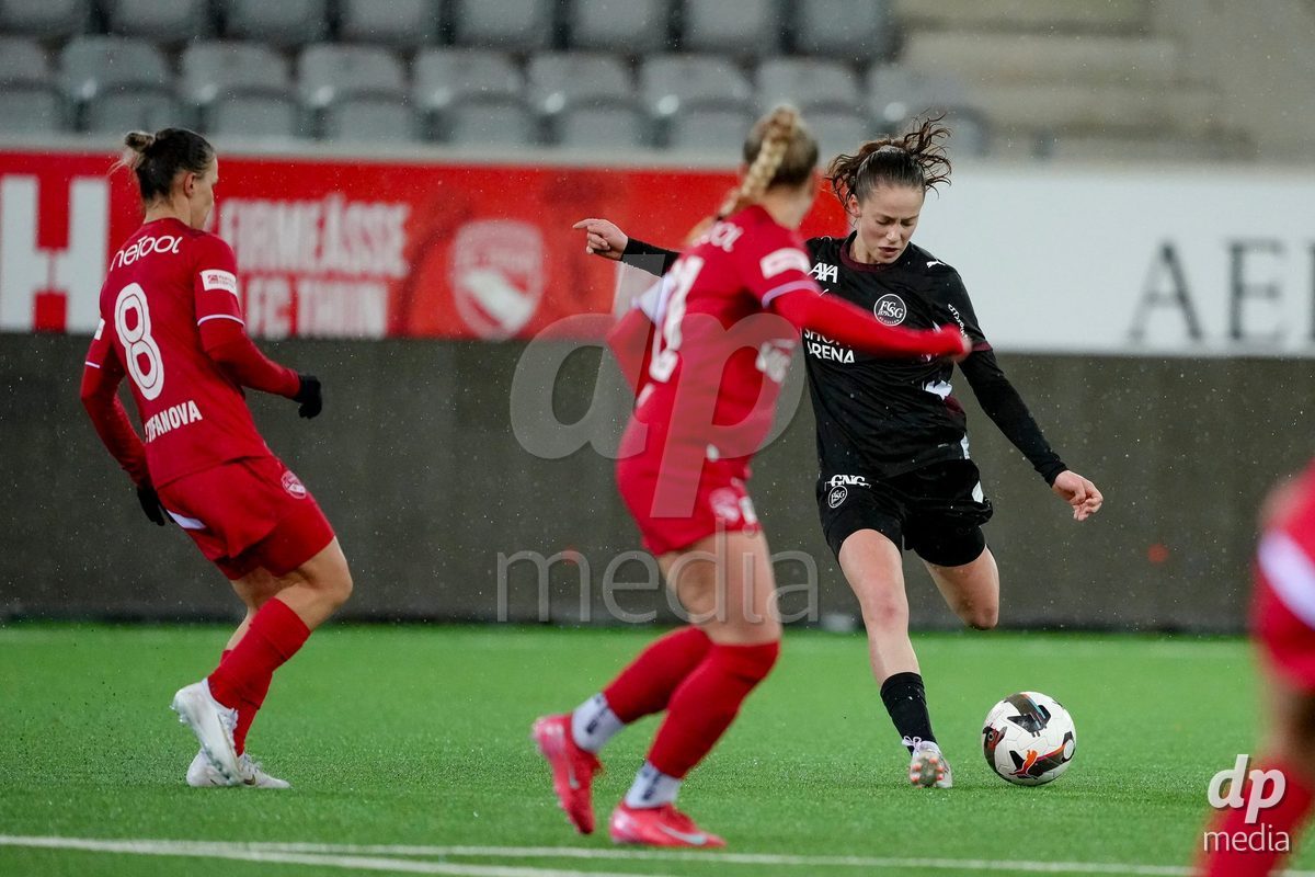 Schweiz: AXA Womens Super League 2025/26, FC Thun vs FC St.Gallen 1879 - Stockhorn Arena, Thun:
