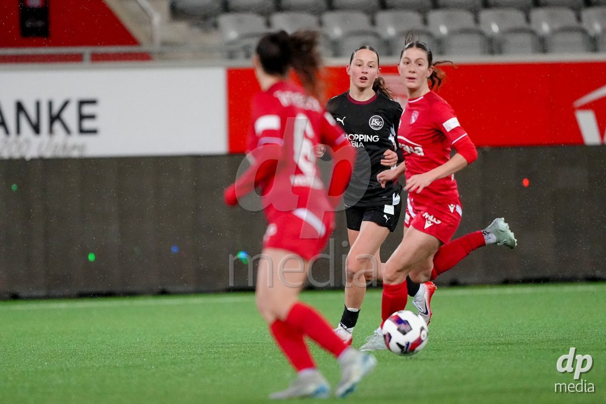 Schweiz: AXA Womens Super League 2025/26, FC Thun vs FC St.Gallen 1879 - Stockhorn Arena, Thun: