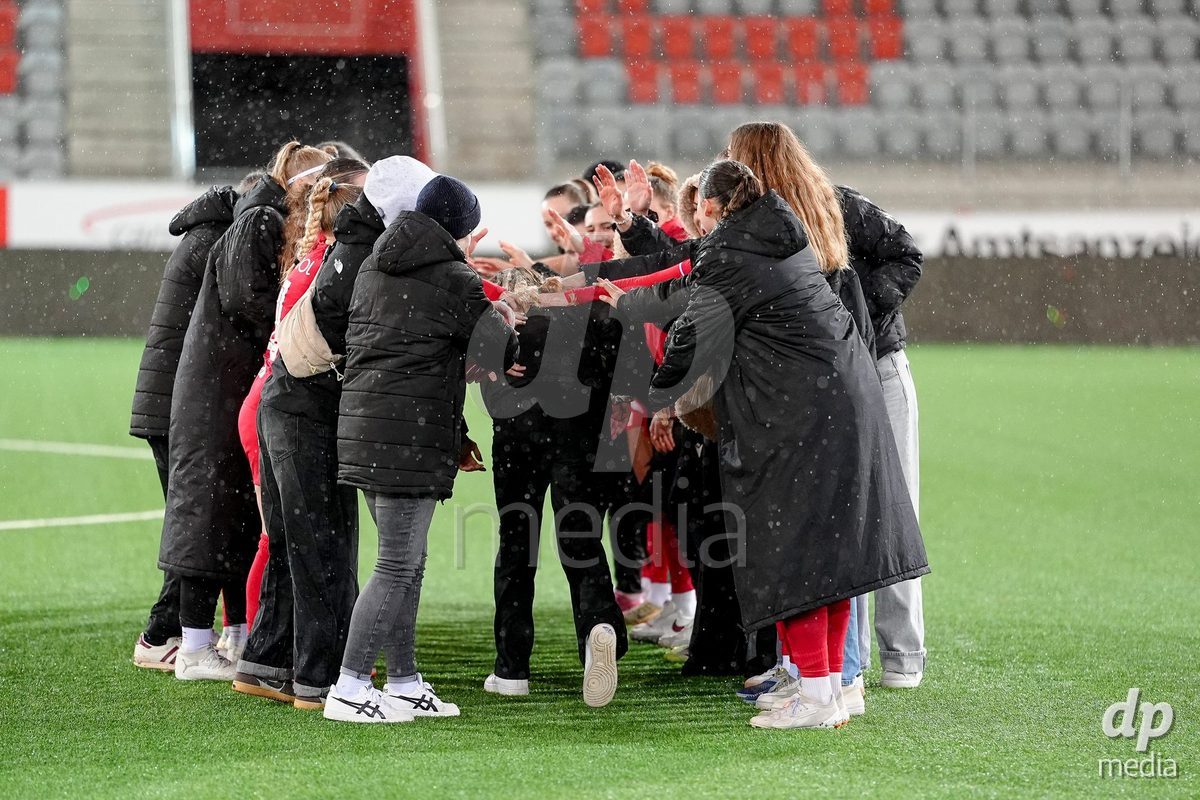 Schweiz: AXA Womens Super League 2025/26, FC Thun vs FC St.Gallen 1879 - Stockhorn Arena, Thun: