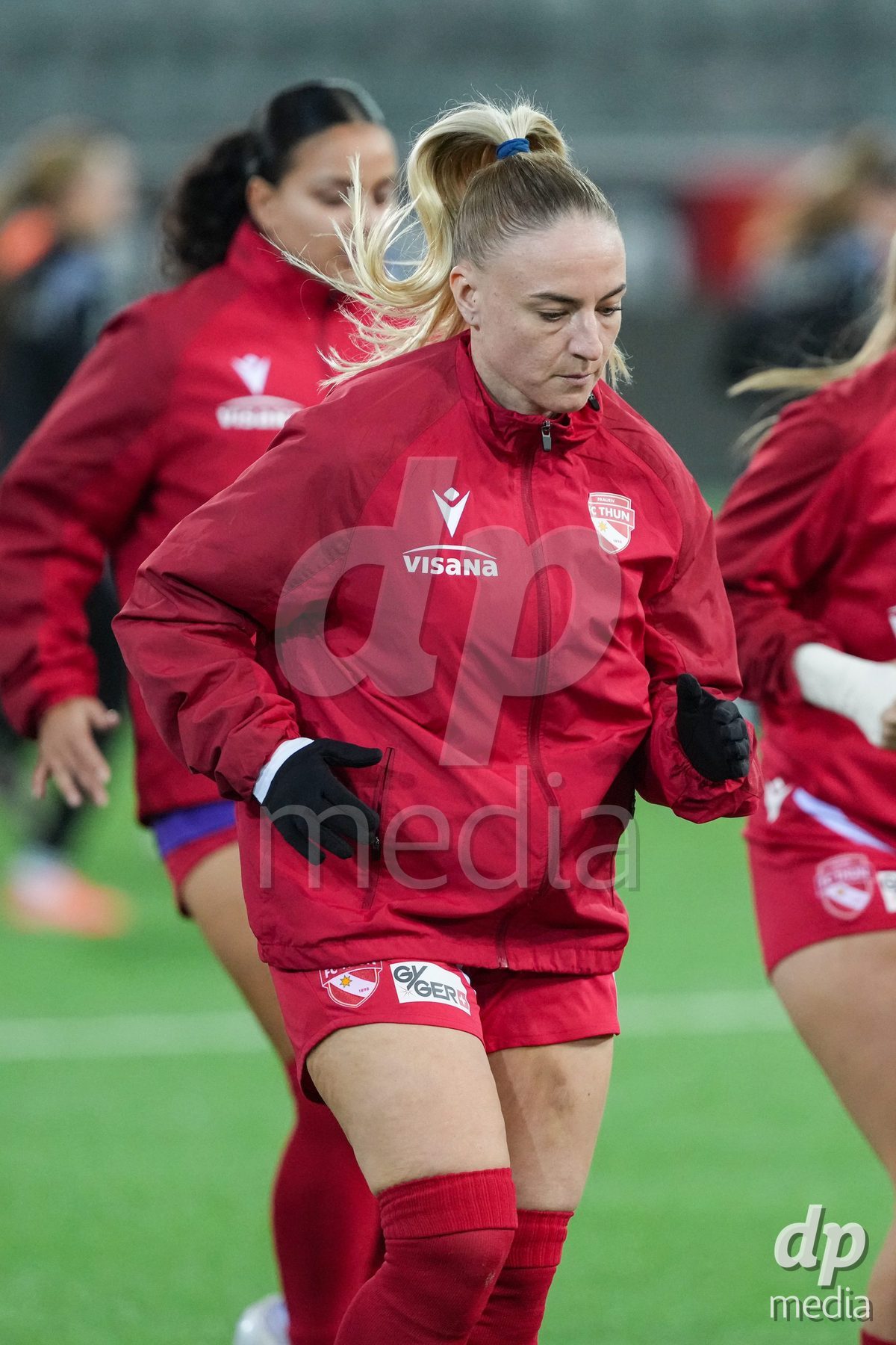 Schweiz: Axa Womens Super League 2025/26, FC Thun vs GC Frauenfussball - Stockhorn Arena, Thun: Shenia Schmid (61 Thun) während des Aufwärmens