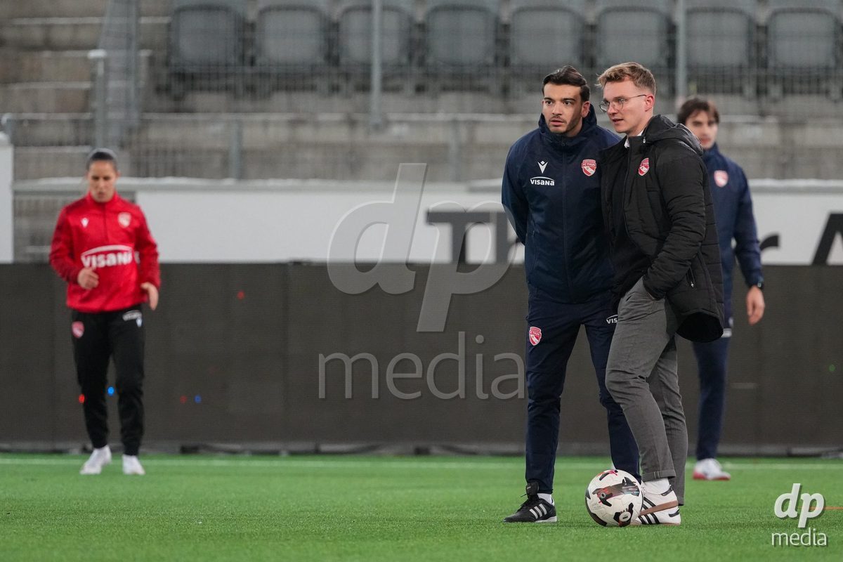 Schweiz: Axa Womens Super League 2025/26, FC Thun vs GC Frauenfussball - Stockhorn Arena, Thun: Head Coach Jason Antille (Thun)