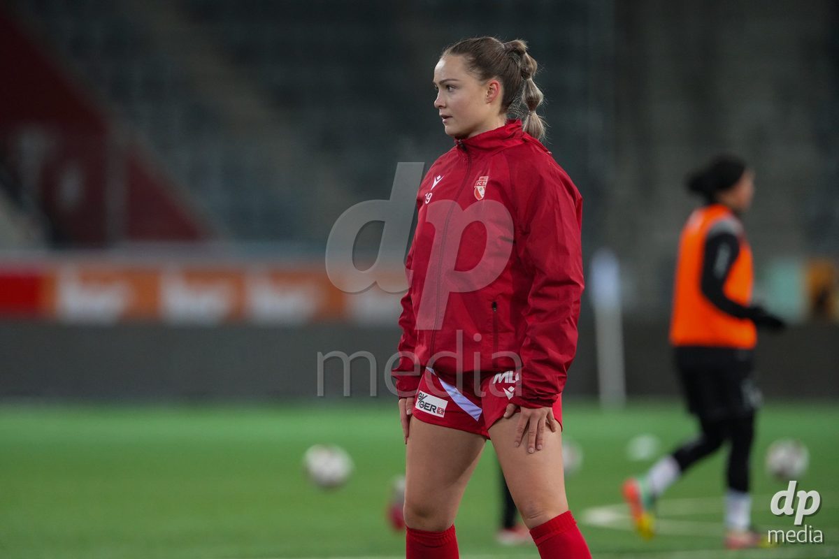 Schweiz: Axa Womens Super League 2025/26, FC Thun vs GC Frauenfussball - Stockhorn Arena, Thun: Nicole Tiller (19 Thun) während des Aufwärmens