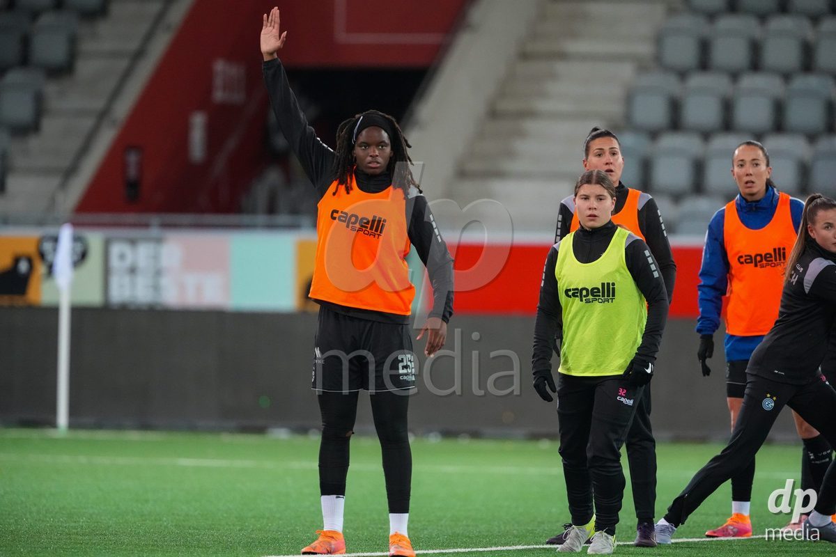 Schweiz: Axa Womens Super League 2025/26, FC Thun vs GC Frauenfussball - Stockhorn Arena, Thun: Landryna Cindy Intaka Lushimba Bilombi (25 GCZ) während des Aufwärmens