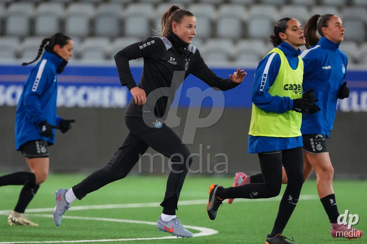 Schweiz: Axa Womens Super League 2025/26, FC Thun vs GC Frauenfussball - Stockhorn Arena, Thun: Giulia Looser (24 GCZ) während des Aufwärmens