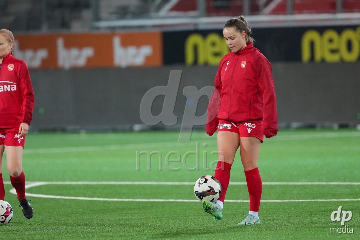 Schweiz: Axa Womens Super League 2025/26, FC Thun vs GC Frauenfussball - Stockhorn Arena, Thun: Nicole Tiller (19 Thun) während des Aufwärmens