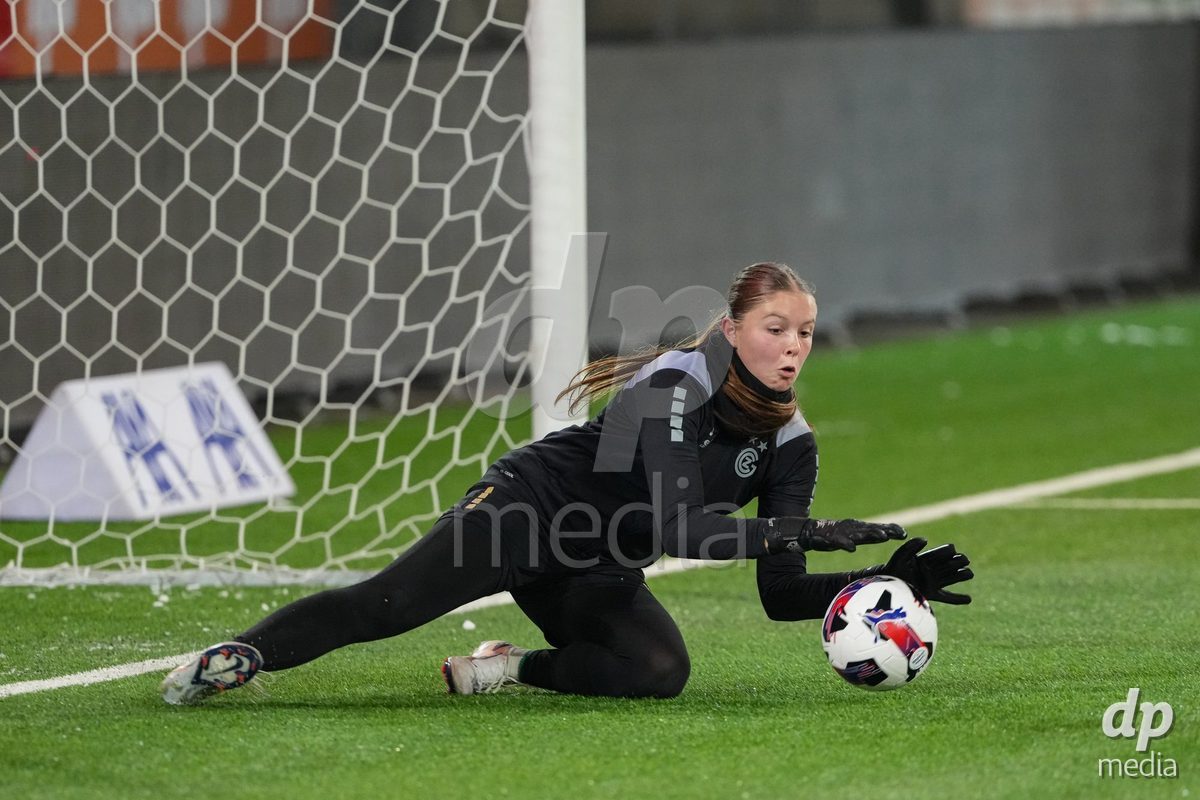 Schweiz: Axa Womens Super League 2025/26, FC Thun vs GC Frauenfussball - Stockhorn Arena, Thun:  Torhüterin Yara Zwyssig (41 GCZ) während des Aufwärmens
