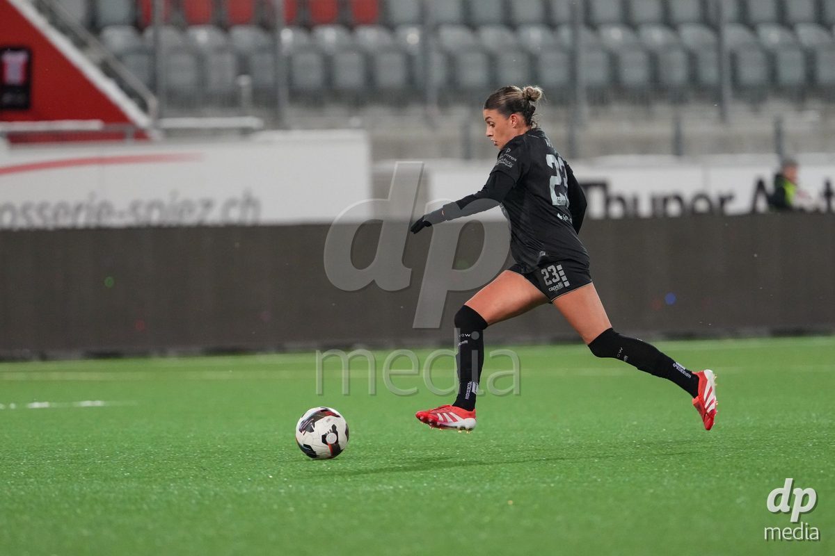 Schweiz: Axa Womens Super League 2025/26, FC Thun vs GC Frauenfussball - Stockhorn Arena, Thun: Viola Avduli (23 GCZ) in aktion