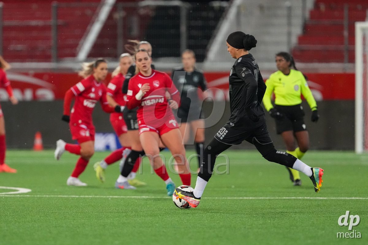 Schweiz: Axa Womens Super League 2025/26, FC Thun vs GC Frauenfussball - Stockhorn Arena, Thun: Imane Touriss (20 GCZ) in aktion