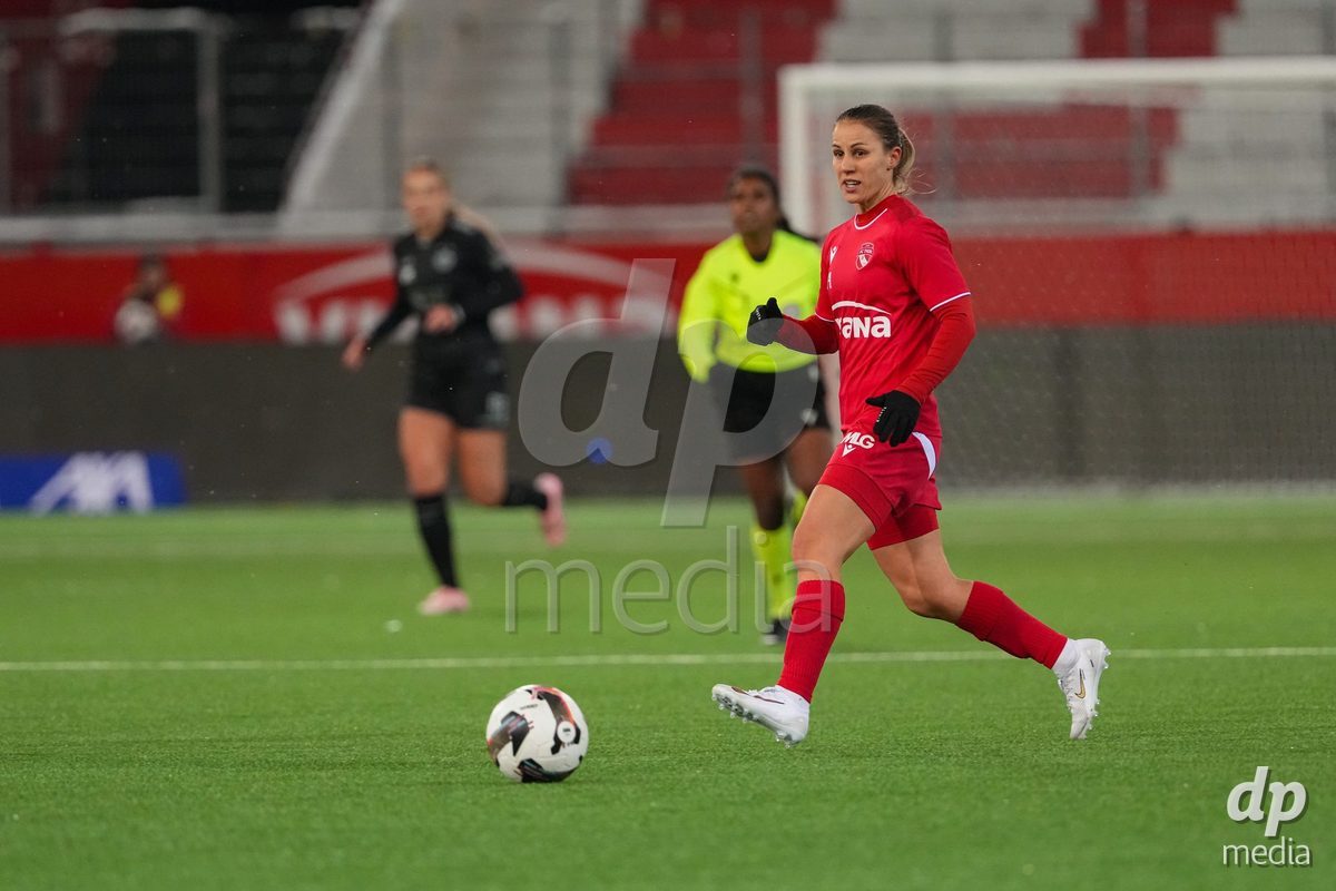 Schweiz: Axa Womens Super League 2025/26, FC Thun vs GC Frauenfussball - Stockhorn Arena, Thun: Simona Rumyanova Petkova (8 Thun) in aktion