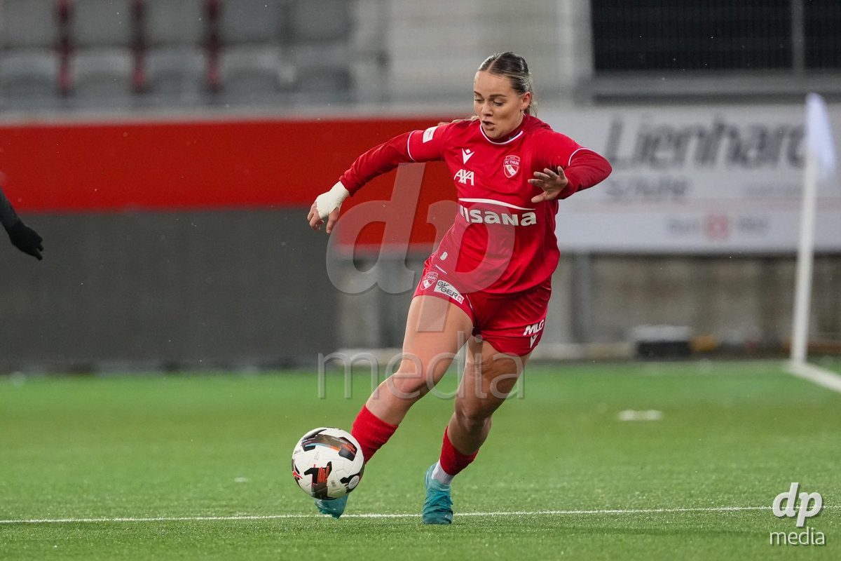 Schweiz: Axa Womens Super League 2025/26, FC Thun vs GC Frauenfussball - Stockhorn Arena, Thun: Rilana Ueltschi (29 Thun) in aktion