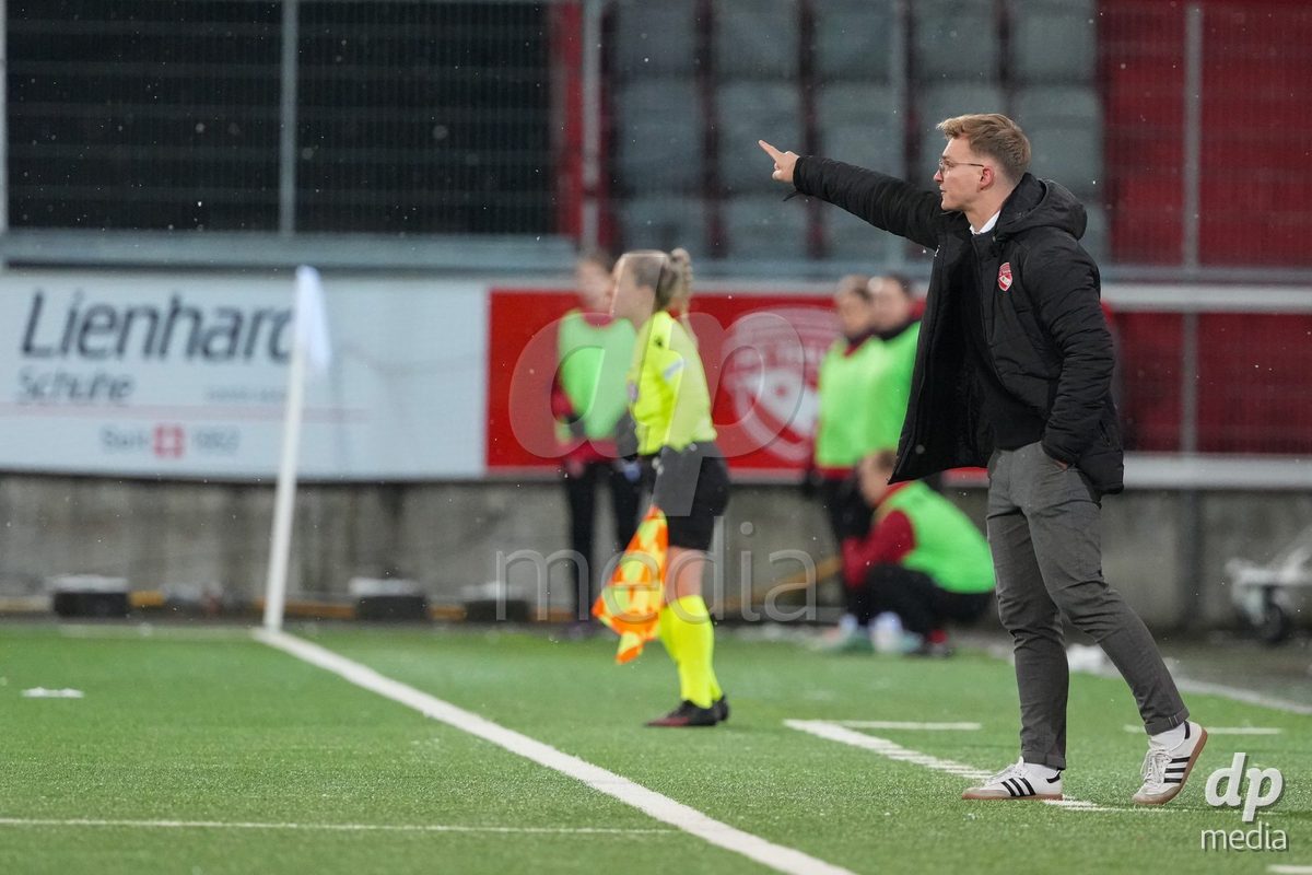 Schweiz: Axa Womens Super League 2025/26, FC Thun vs GC Frauenfussball - Stockhorn Arena, Thun: Head Coach Jason Antille (Thun)