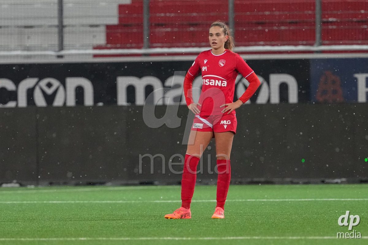 Schweiz: Axa Womens Super League 2025/26, FC Thun vs GC Frauenfussball - Stockhorn Arena, Thun: Sina Schüpbach - Sina Schupbach (5 Thun)