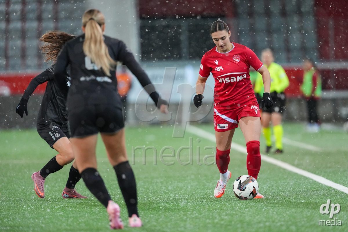 Schweiz: Axa Womens Super League 2025/26, FC Thun vs GC Frauenfussball - Stockhorn Arena, Thun: Jael Jost (77 Thun) in aktion