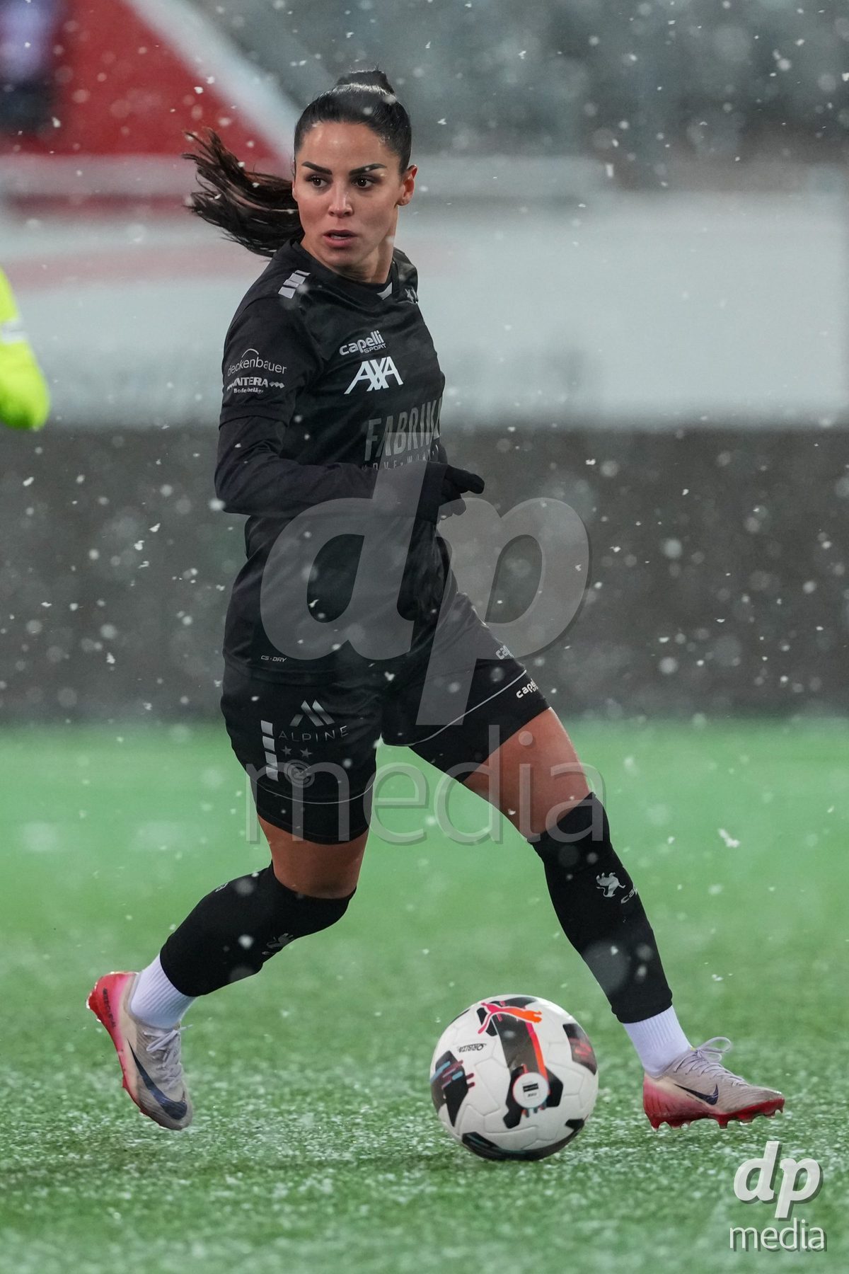 Schweiz: Axa Womens Super League 2025/26, FC Thun vs GC Frauenfussball - Stockhorn Arena, Thun: Qendresa Krasniqi (9 GCZ) in aktion