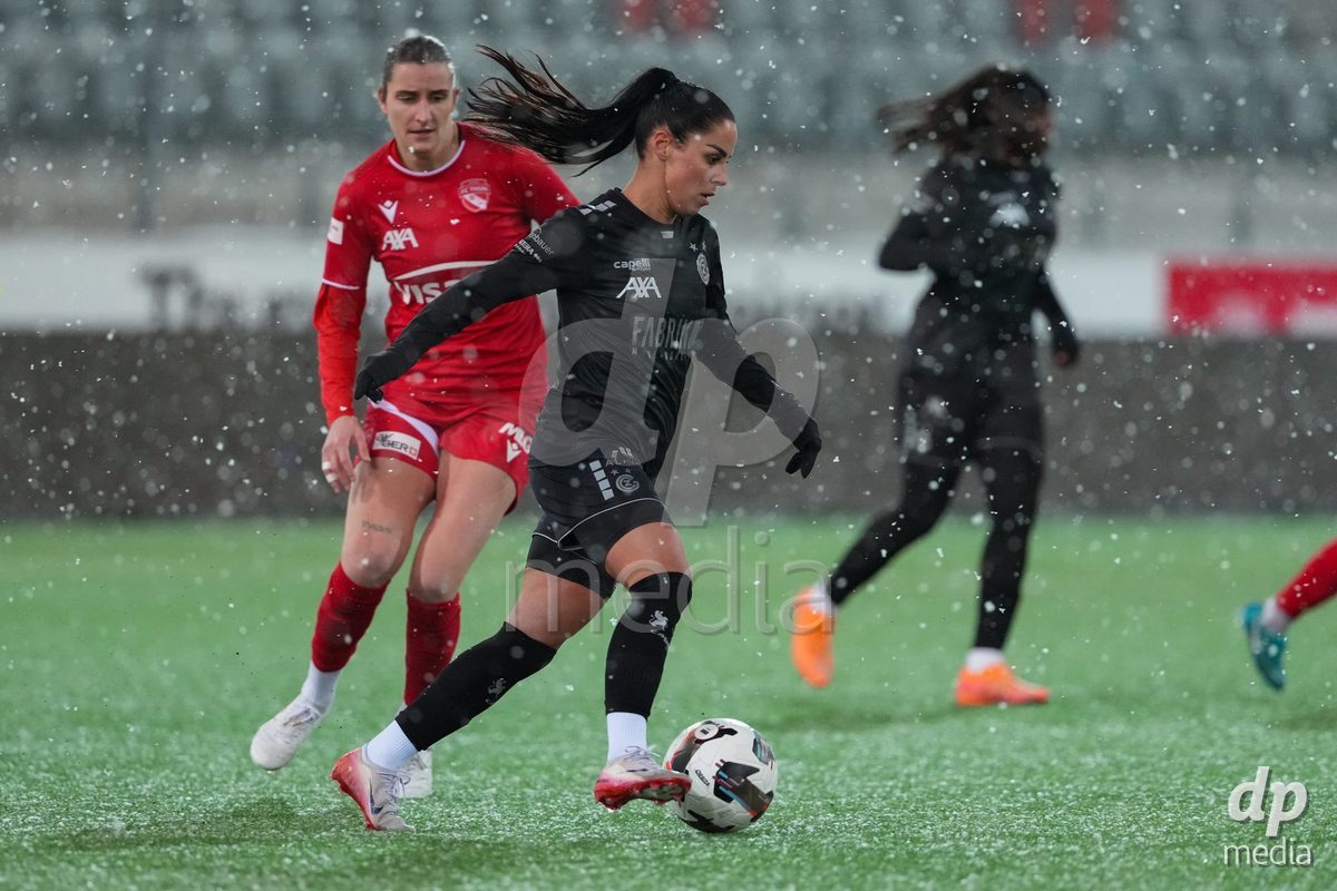 Schweiz: Axa Womens Super League 2025/26, FC Thun vs GC Frauenfussball - Stockhorn Arena, Thun: Qendresa Krasniqi (9 GCZ) in aktion