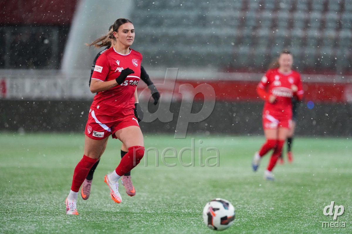 Schweiz: Axa Womens Super League 2025/26, FC Thun vs GC Frauenfussball - Stockhorn Arena, Thun: Jael Jost (77 Thun) in aktion