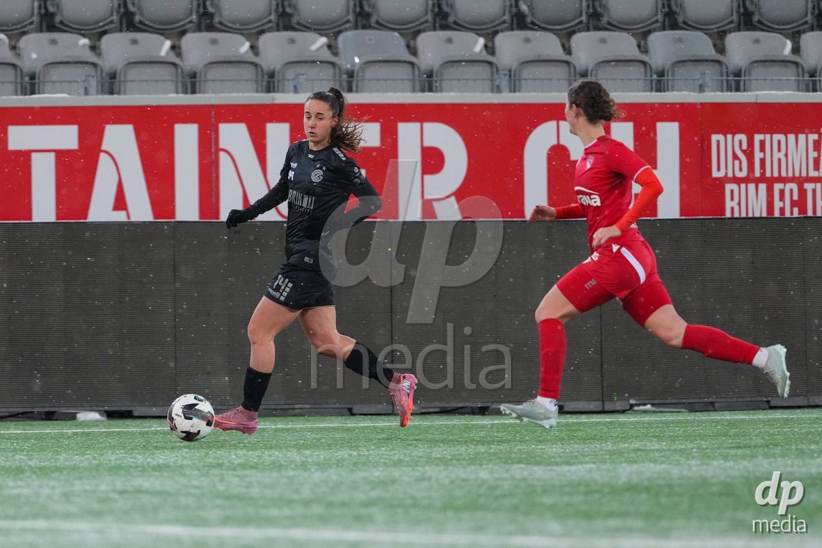 Schweiz: Axa Womens Super League 2025/26, FC Thun vs GC Frauenfussball - Stockhorn Arena, Thun: Nicole Arcangeli (14 GCZ) in aktion