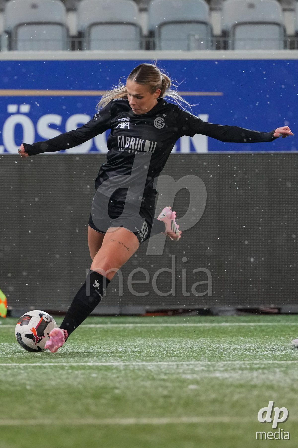 Schweiz: Axa Womens Super League 2025/26, FC Thun vs GC Frauenfussball - Stockhorn Arena, Thun: Ella Ljustina (8 GCZ) in aktion