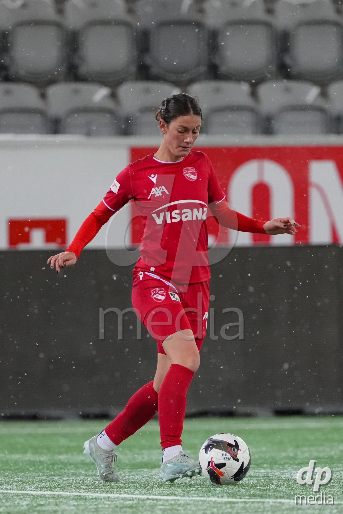 Schweiz: Axa Womens Super League 2025/26, FC Thun vs GC Frauenfussball - Stockhorn Arena, Thun: Sophie Aeberhard (3 Thun) in aktion