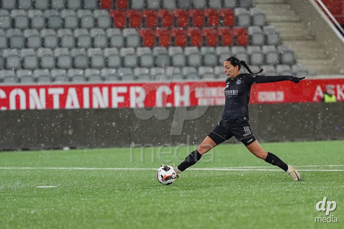Schweiz: Axa Womens Super League 2025/26, FC Thun vs GC Frauenfussball - Stockhorn Arena, Thun: Noemie Potier (11 GCZ) in aktion