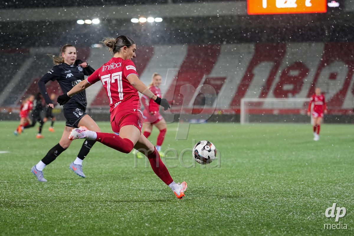 Schweiz: Axa Womens Super League 2025/26, FC Thun vs GC Frauenfussball - Stockhorn Arena, Thun: Jael Jost (77 Thun) in aktion