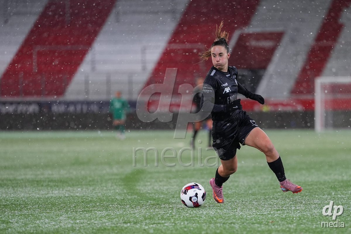 Schweiz: Axa Womens Super League 2025/26, FC Thun vs GC Frauenfussball - Stockhorn Arena, Thun: Nicole Arcangeli (14 GCZ) in aktion