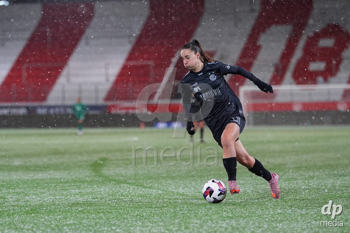 Schweiz: Axa Womens Super League 2025/26, FC Thun vs GC Frauenfussball - Stockhorn Arena, Thun: Nicole Arcangeli (14 GCZ) in aktion