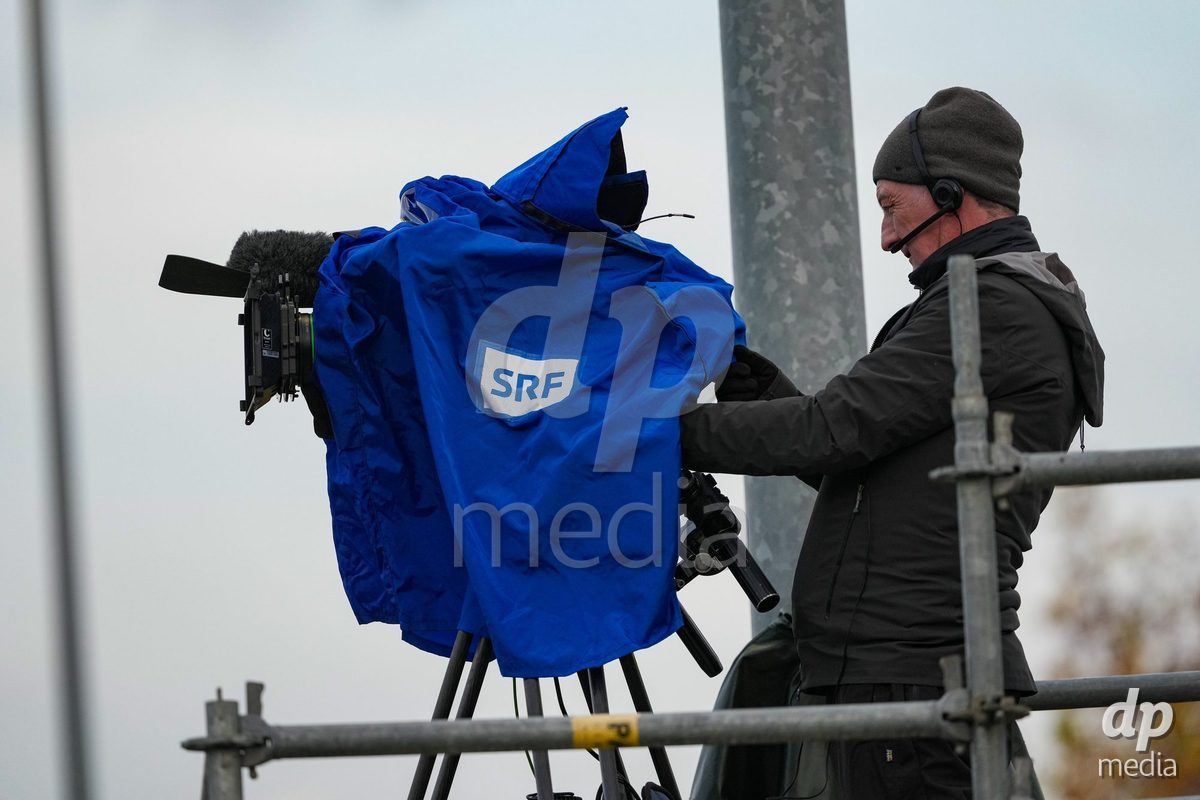Schweiz: AXA Womens Super League 2025/26, FC Aarau Frauen vs FC Basel 1893 - Sportanlage Schachen, Aarau: TV Kamera von SRF