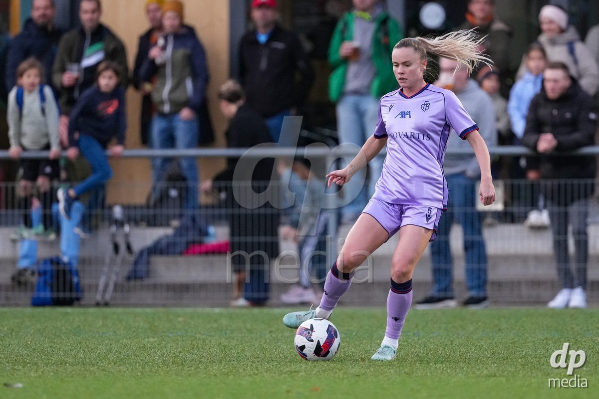Schweiz: AXA Womens Super League 2025/26, FC Aarau Frauen vs FC Basel 1893 - Sportanlage Schachen, Aarau: Sabina Jackson (5 Basel) in aktion