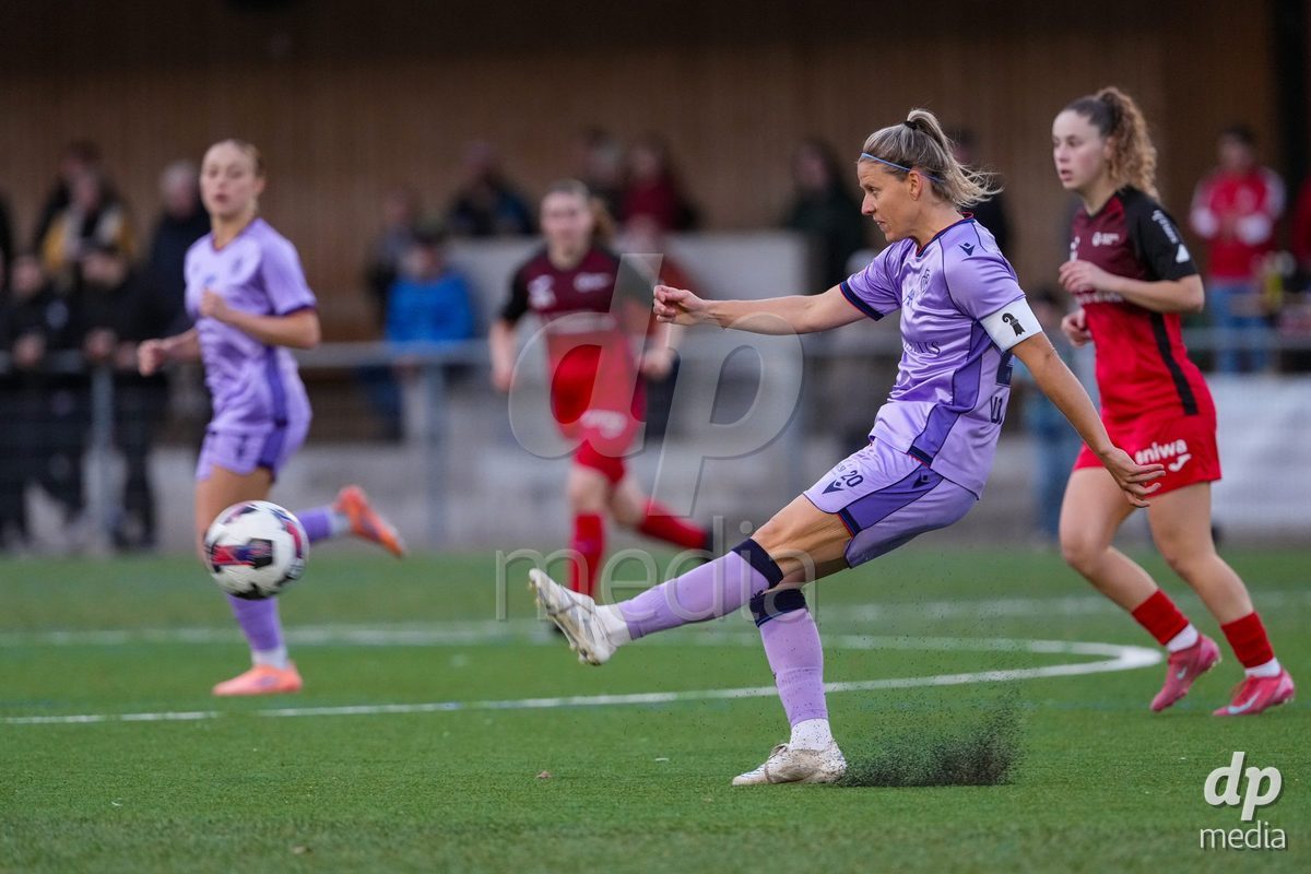 Schweiz: AXA Womens Super League 2025/26, FC Aarau Frauen vs FC Basel 1893 - Sportanlage Schachen, Aarau: Jana Vojtekova (20 Basel) in aktion