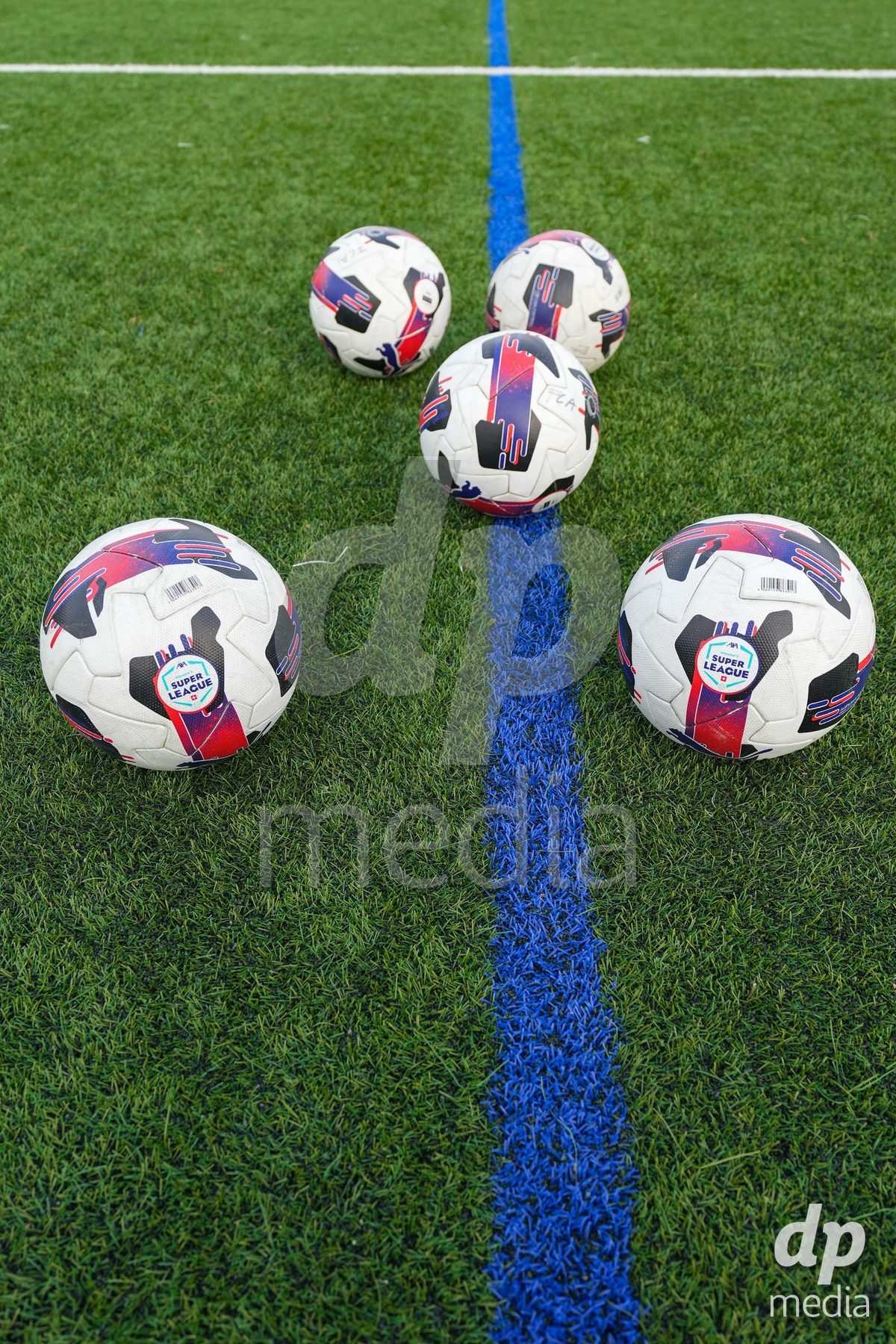 Schweiz: AXA Womens Super League 2025/26, FC Aarau Frauen vs FC Basel 1893 - Sportanlage Schachen, Aarau: Bälle vor dem Spiel
