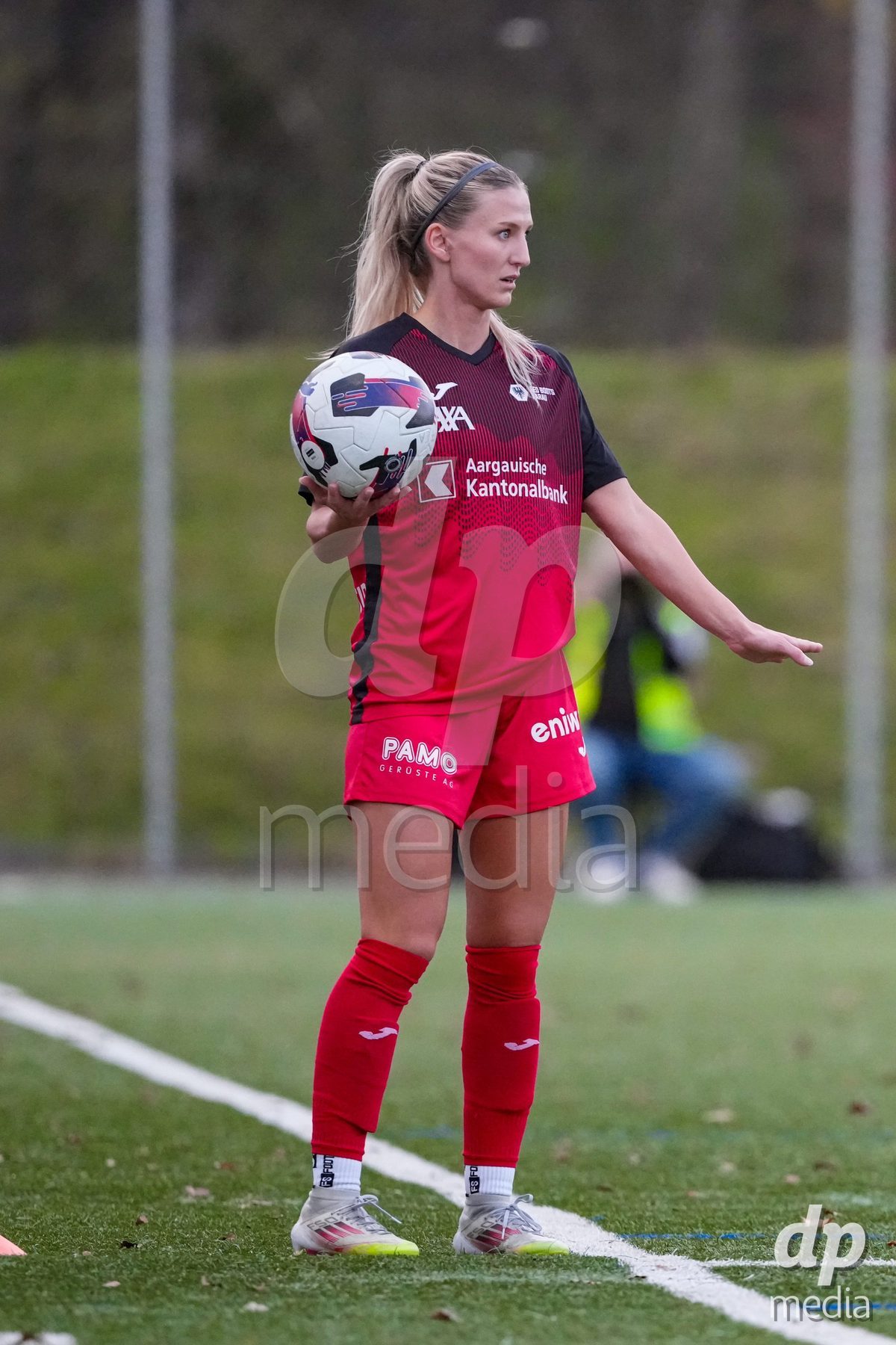 Schweiz: AXA Womens Super League 2025/26, FC Aarau Frauen vs FC Basel 1893 - Sportanlage Schachen, Aarau: Bergros Asgeirsdottir (6 FC Aarau) beim Einwurf