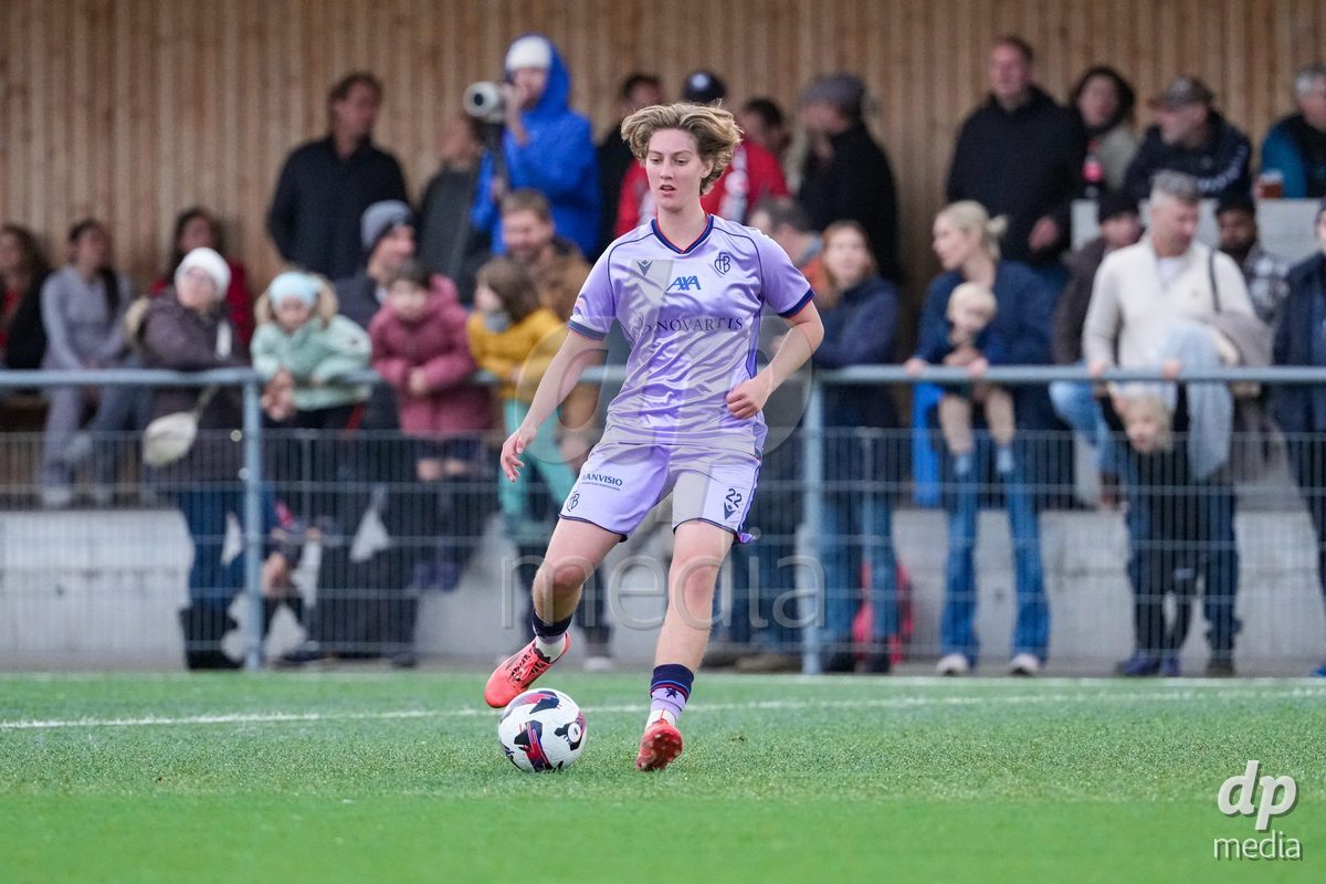 Schweiz: AXA Womens Super League 2025/26, FC Aarau Frauen vs FC Basel 1893 - Sportanlage Schachen, Aarau: Zita Rurack (22 Basel) in aktion