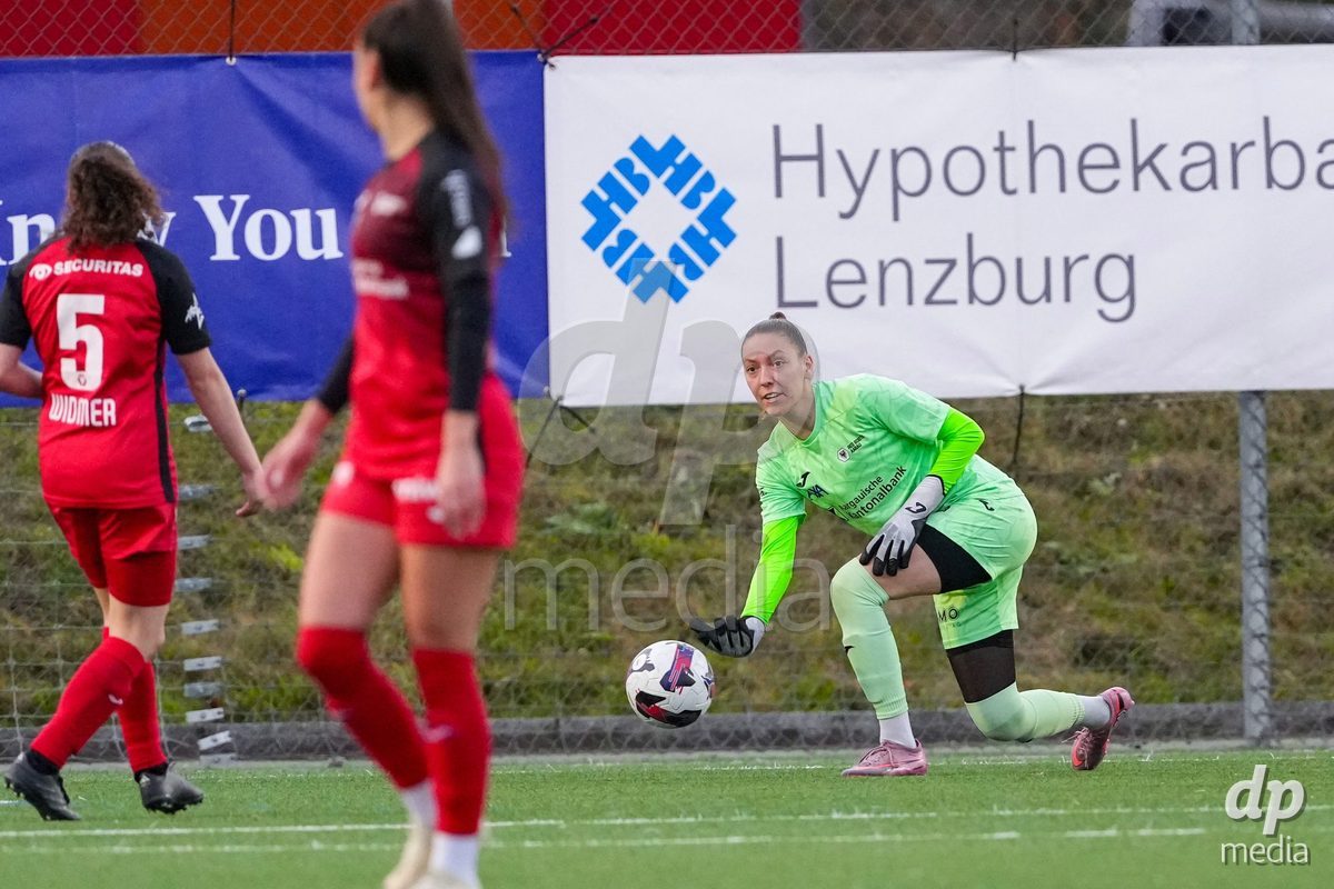 Schweiz: AXA Womens Super League 2025/26, FC Aarau Frauen vs FC Basel 1893 - Sportanlage Schachen, Aarau: Torhüter Enna Doulis (21 FC Aarau) in aktion