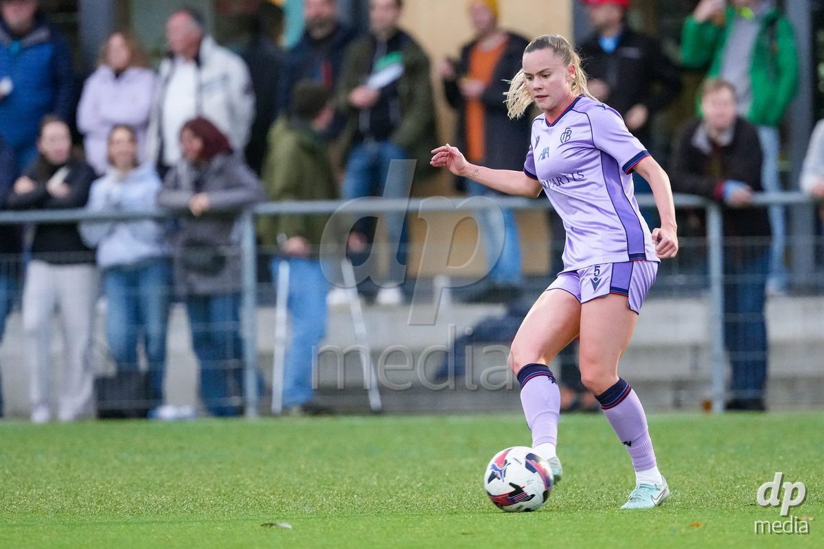 Schweiz: AXA Womens Super League 2025/26, FC Aarau Frauen vs FC Basel 1893 - Sportanlage Schachen, Aarau: Sabina Jackson (5 Basel) in aktion