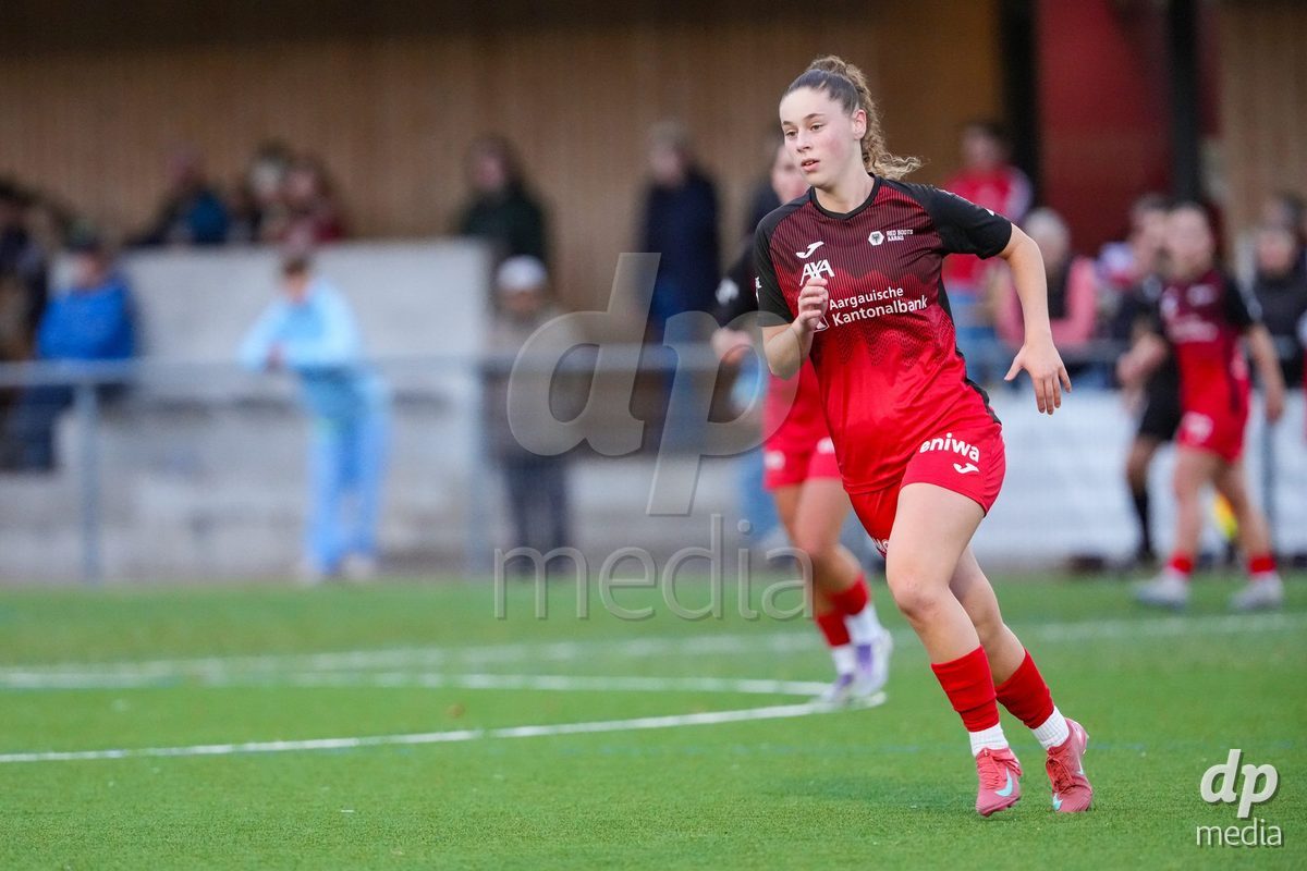 Schweiz: AXA Womens Super League 2025/26, FC Aarau Frauen vs FC Basel 1893 - Sportanlage Schachen, Aarau: Donika Deda (14 FC Aarau) in aktion