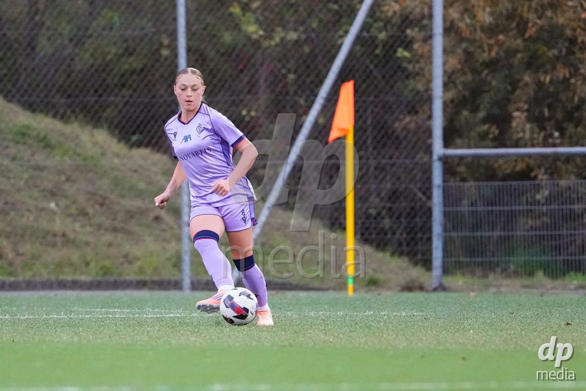 Schweiz: AXA Womens Super League 2025/26, FC Aarau Frauen vs FC Basel 1893 - Sportanlage Schachen, Aarau: Lia Kamber (8 Basel) in aktion