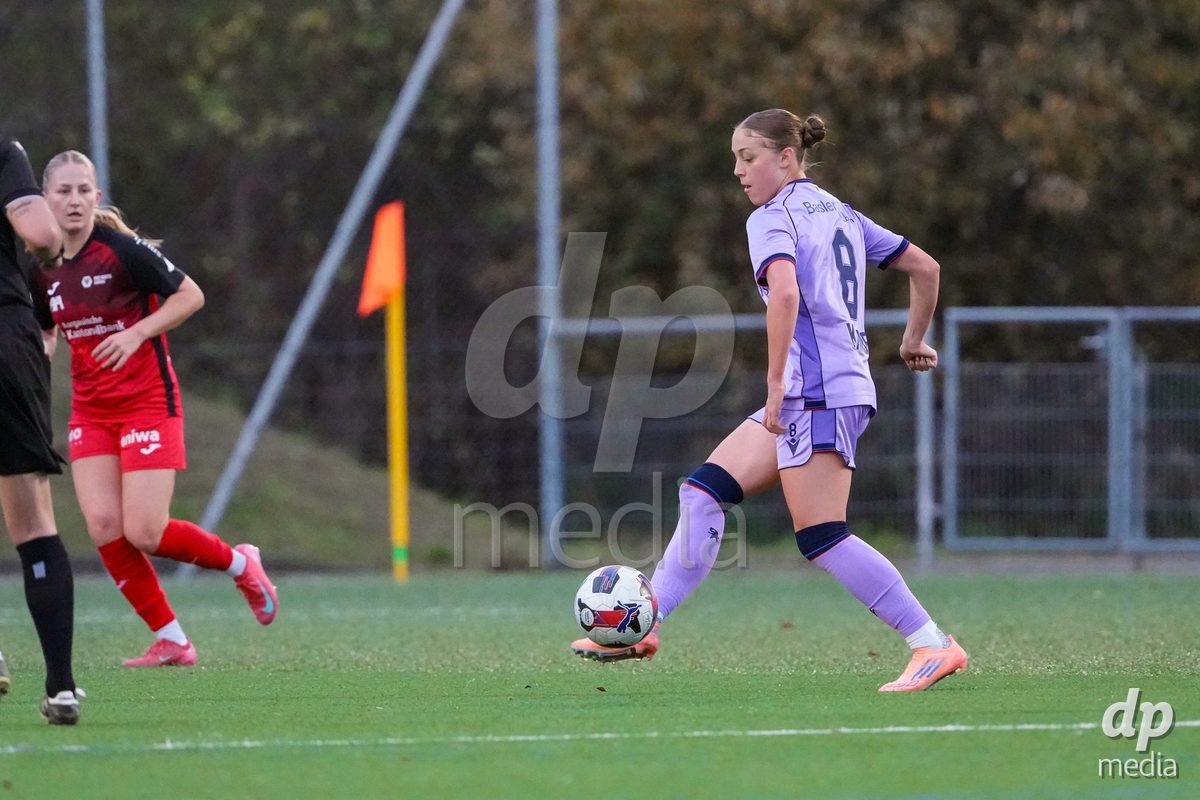 Schweiz: AXA Womens Super League 2025/26, FC Aarau Frauen vs FC Basel 1893 - Sportanlage Schachen, Aarau: Lia Kamber (8 Basel) in aktion