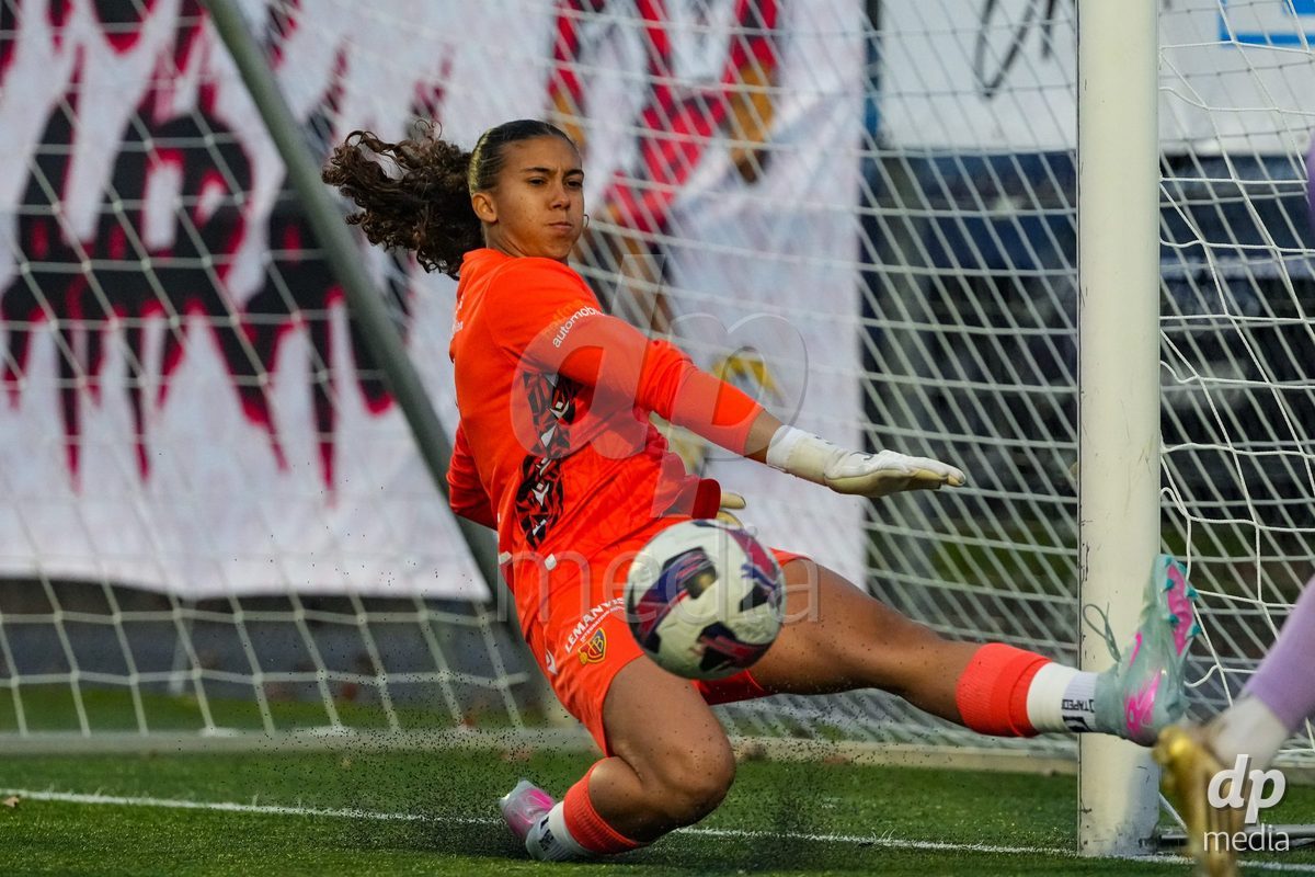 Schweiz: AXA Womens Super League 2025/26, FC Aarau Frauen vs FC Basel 1893 - Sportanlage Schachen, Aarau: Torhüter Selina Wölfle - Selina Wolfle (1 Basel) in aktion