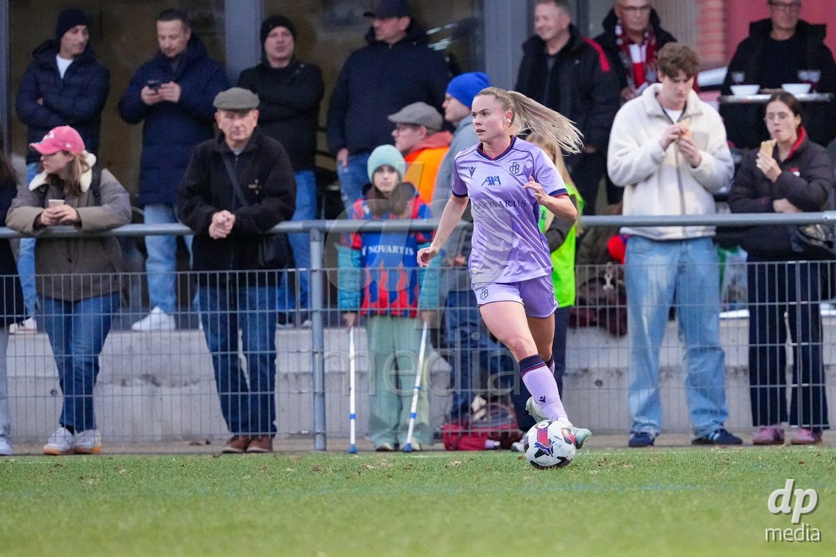 Schweiz: AXA Womens Super League 2025/26, FC Aarau Frauen vs FC Basel 1893 - Sportanlage Schachen, Aarau: Sabina Jackson (5 Basel) in aktion