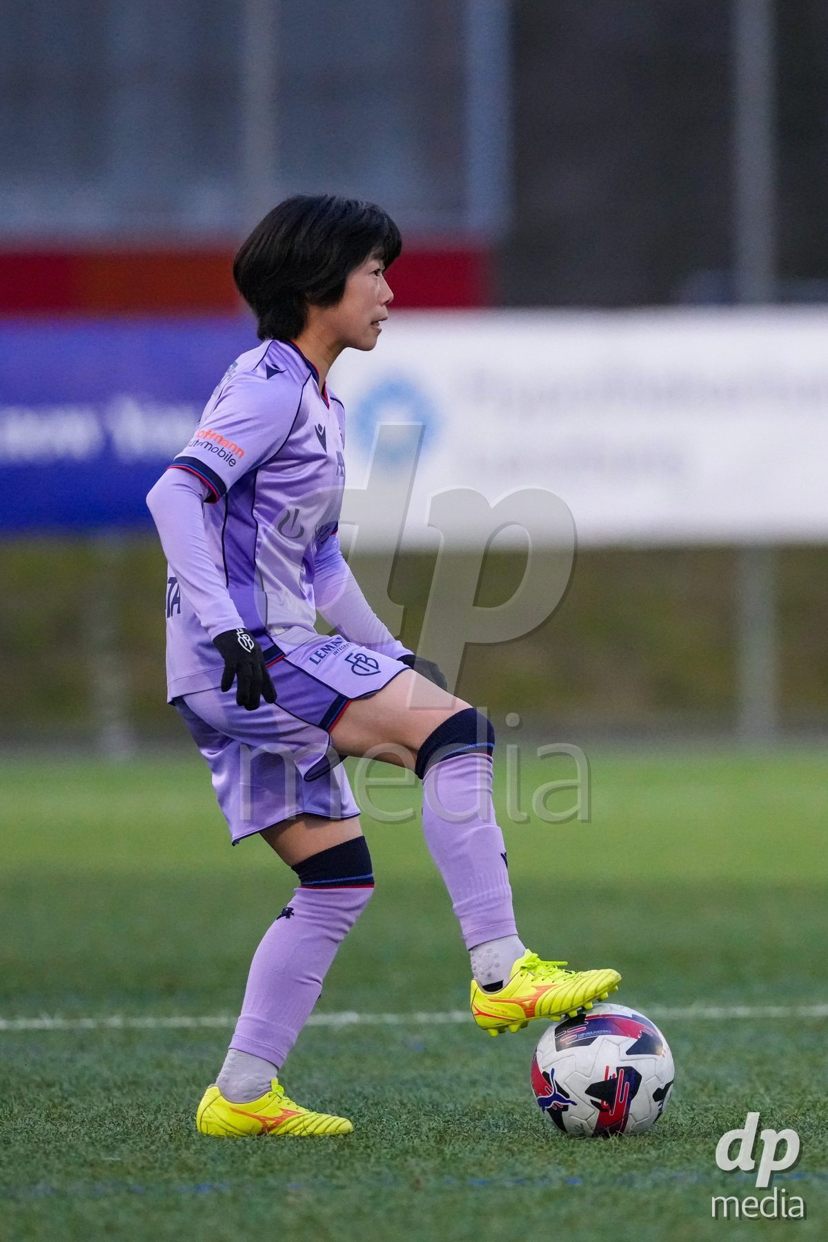 Schweiz: AXA Womens Super League 2025/26, FC Aarau Frauen vs FC Basel 1893 - Sportanlage Schachen, Aarau: Mai Hirata (14 Basel) in aktion